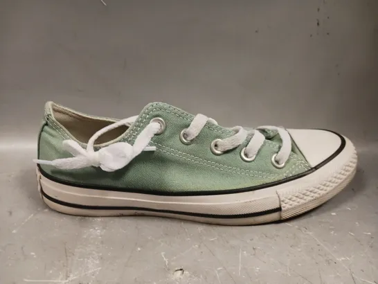 CONVERSE OX TRAINERS IN LIGHT GREEN SIZE 4 