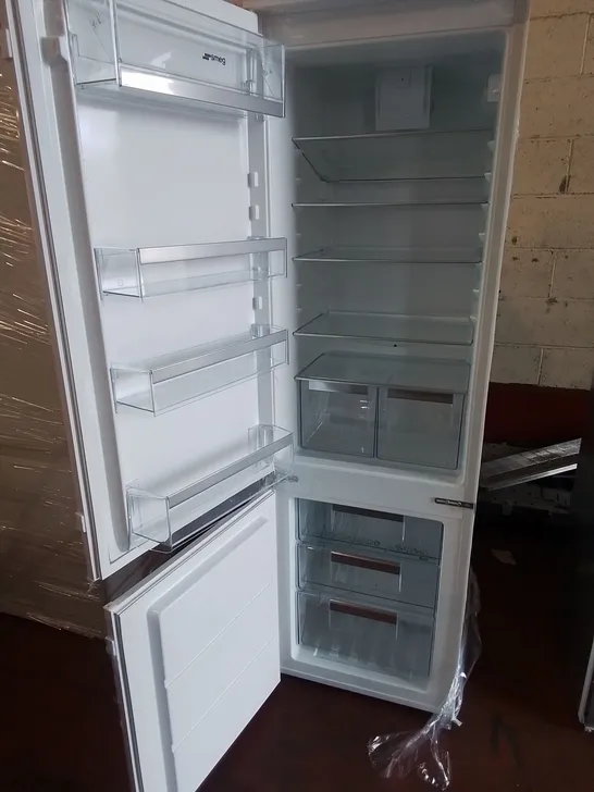 SMEG 70/30 BUILT IN FRIDGE FREEZER - UKC8173N1F