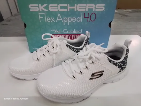BOXED PAIR OF SKECHERS FLEX APPEAL 4.0 WHITE TRAINERS - WOMENS 9