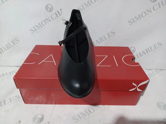 BOXED PAIR OF CAPEZIO LOW HEEL SHOES IN BLACK SIZE UNSPECIFIED