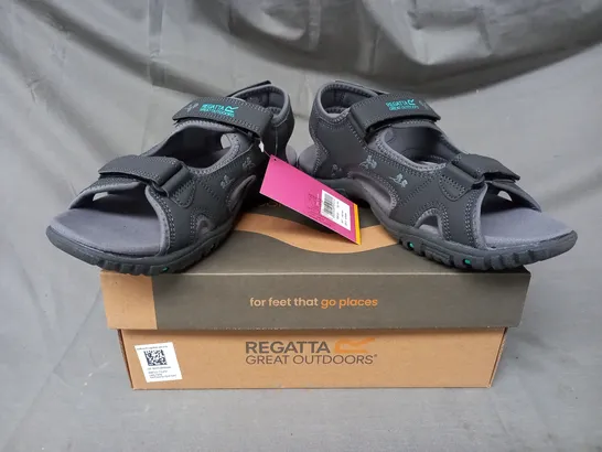 BOXED PAIR OF REGATTA LADY HARIS OPEN TOE SANDALS IN GREY UK SIZE 7