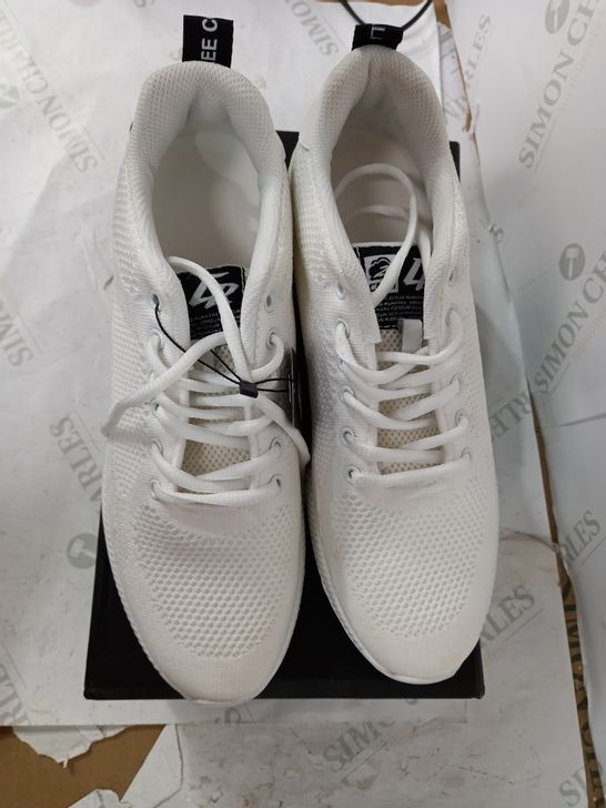 BOXED PAIR OF CONZURI CLOUD RUNNER TRAINERS - WHITE - SIZE UNKNOWN