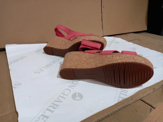 BOXED CLARKS ANNADEL BARI WEDGE SANDAL WIDE FIT CORAL STYLE SIZE 7