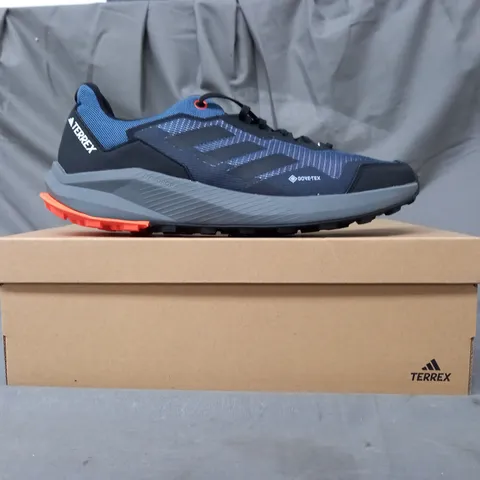 BOXED PAIR OF ADIDAS TERREX TRAILRIDER SHOES IN BLUE/BLACK UK SIZE 12.5