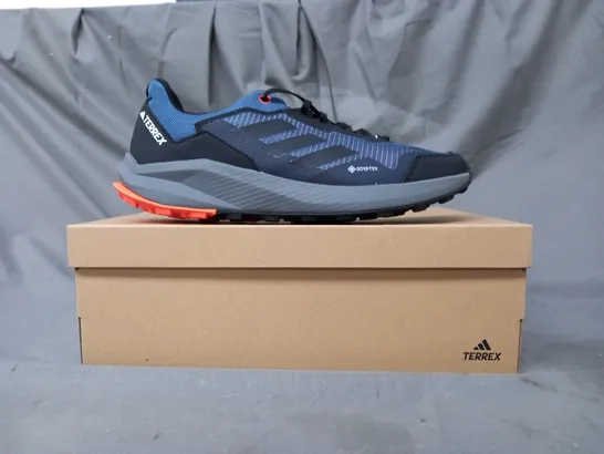 BOXED PAIR OF ADIDAS TERREX TRAILRIDER SHOES IN BLUE/BLACK UK SIZE 12.5