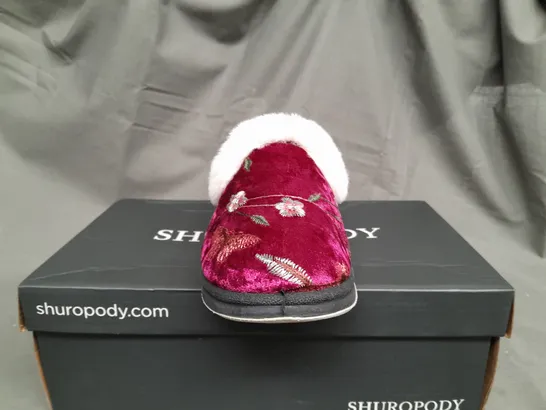 BOXED SHUROPODY FOOT CLINIC BURGUNDY SLIPPERS - UK 3 