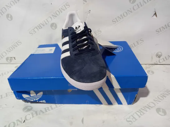 BOXED PAIR OF ADIDAS GAZELLE SHOES IN NAVY UK SIZE 7.5