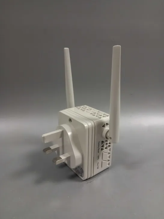 DUAL-BAND WIFI RANGE EXTENDER