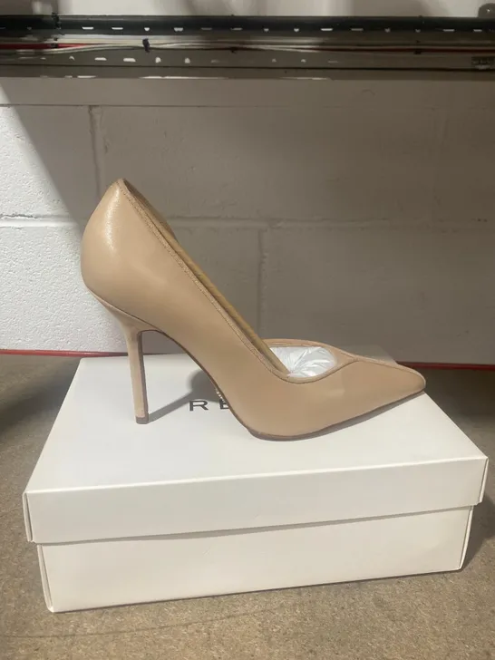 BOXED PAIR OF REISS BAINES POINTED COURT SHOES SIZE 41