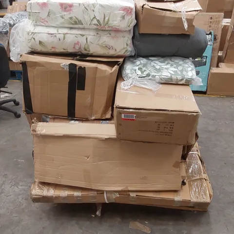 PALLET OF ASSORTED INCOMPLETE GARDEN AND PATIO FURNITURE PARTS 