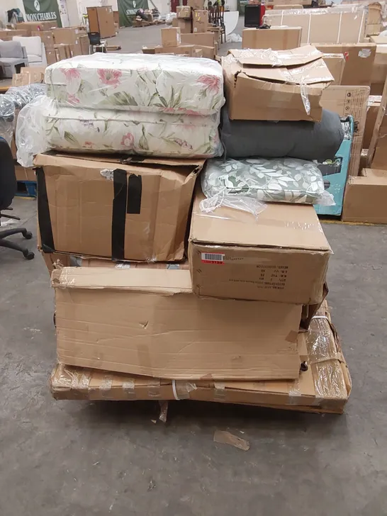 PALLET OF ASSORTED INCOMPLETE GARDEN AND PATIO FURNITURE PARTS 