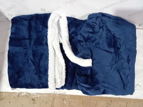 DESIGNER FLUFFY BLANKET HOODIE IN NAVY/WHITE - SIZE UNSPECIFIED