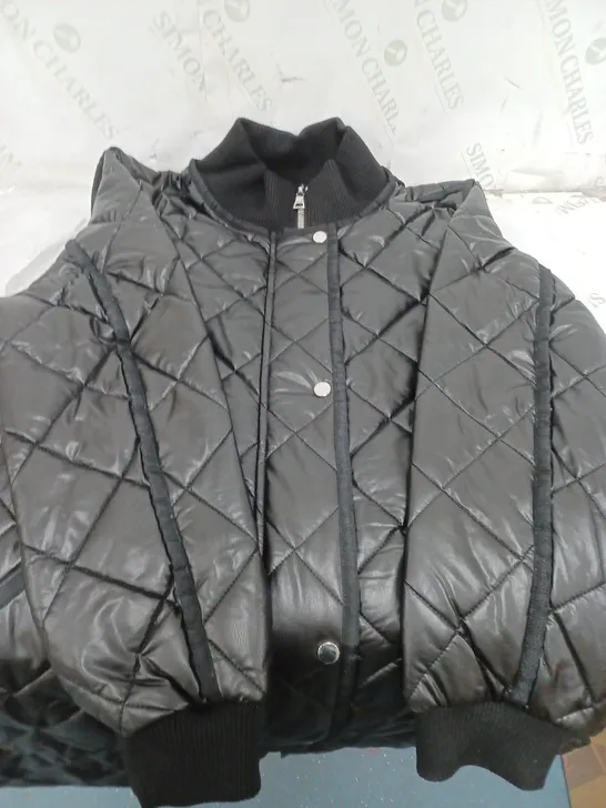 NUAGE LONG PADDED COAT. ZIP AND POPPER FASTENING. 2 FRONT POCKETS. BLACK SIZE MEDIUM