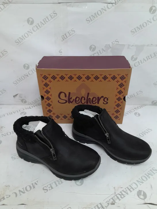 SKETCHERS EASY GOING BOOT IN BLACK - SIZE 5.5