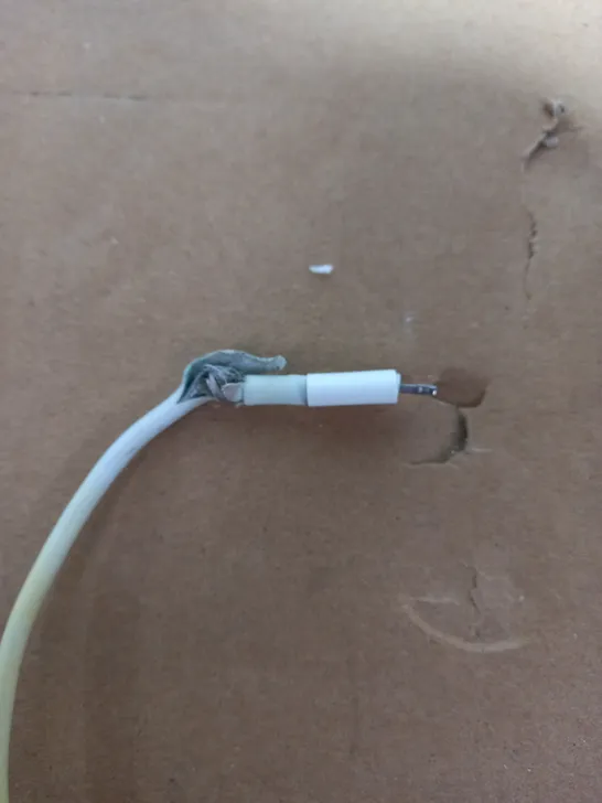 APPLE USB-C TO LIGHTNING CABLE - 2 METERS