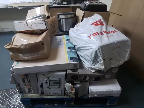 PALLET OF ASSORTED HOUSEHOLD ITEMS TO INCLUDE COOKWORK TOASTER, BREVILLE TOASTER AND BREVILLE SLOW COOKER