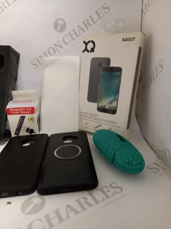 LOT OF APPROX 8 TO INCLUDE POP SOCKETS , SCREEN PROTECTOR FILM , ETC