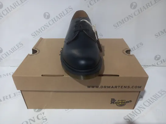 BOXED PAIR OF DR MARTENS 1461 PW LACE UP SHOES IN BLACK UK SIZE 5