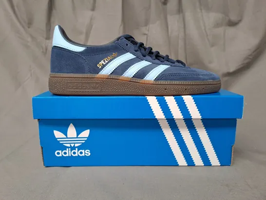 BOXED PAIR OF ADIDAS HANDBALL SPEZIAL SHOES IN NAVY/LIGHT BLUE UK SIZE 5.5