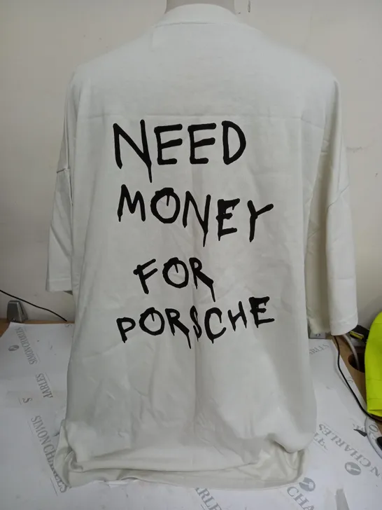 VELOGITA NEED MONEY FOR PORCHE T-SHIRT IN WHITE - LARGE