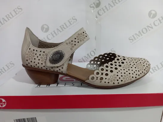 BOXED PAIR OF RIEKER ANTISTRESS HEELED SHOES IN BEIGE - SIZE 6