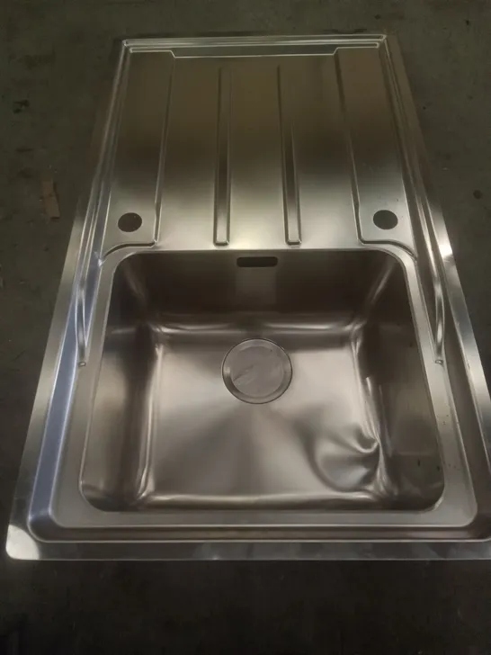 DOMESTIC STAINLESS STEEL KITCHEN SINK 