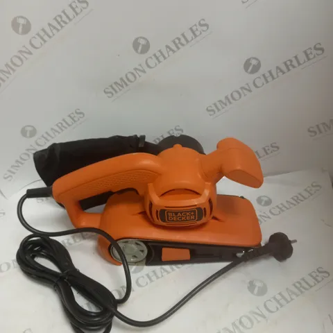 BOXED BLACK & DECKER KA86 720W BELT SANDER 