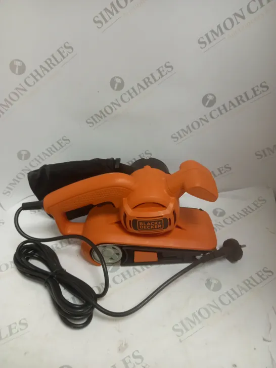 BOXED BLACK & DECKER KA86 720W BELT SANDER 