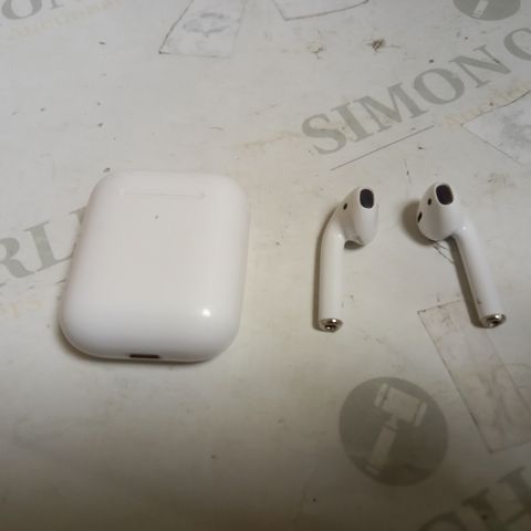 APPLE AIRPODS WITH CHARGING CASE 