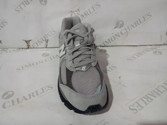 BOXED PAIR OF NEW BALANCE TRAINERS IN GREY UK SIZE 7