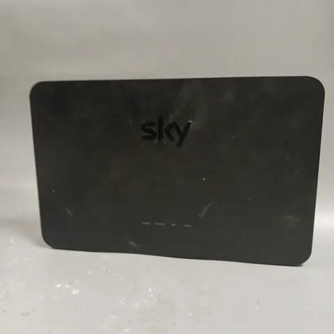 SKY Q BROADBAND HUB 4 DUAL BAND WIRELESS ROUTER