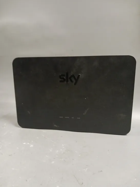 SKY Q BROADBAND HUB 4 DUAL BAND WIRELESS ROUTER