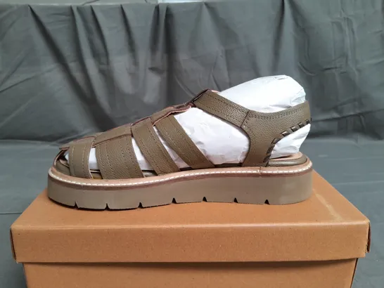 BOXED PAIR OF WHITE STUFF FISHERMAN SANDALS SIZE UK 5