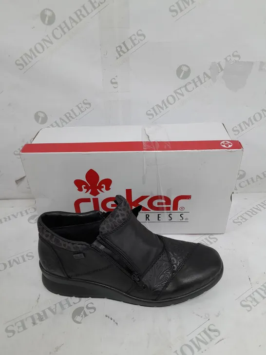 BOXED PAIR RIEKER LEATHER DOUBLE ZIP WATER RESISTANT BOOTS IN BLACK SIZE 6.5 