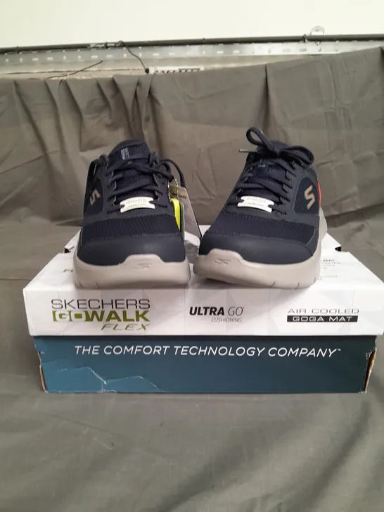 BOXED PAIR OF SKETCHERS GO WALK FLEX SHOE SIZE 9