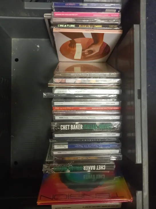 APPROXIMATELY 30 ASSORTED CD ALBUMS & SINGLES FROM VARIOUS ARTISTS TO INCLUDE TAYLOR SWIFT, EMELI SANDE, JEFF BUCKLEY ETC 