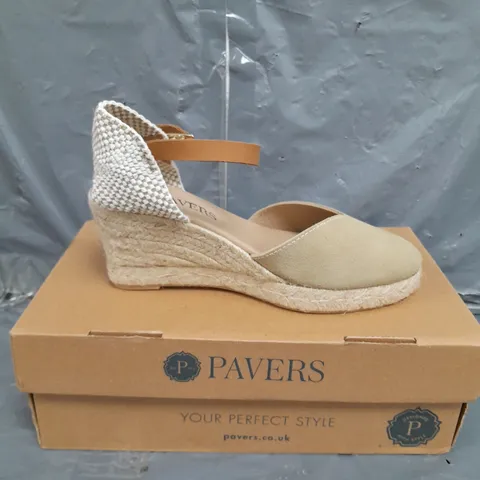 BOX OF PAVERS BEIGE SANDALS SIZE 36