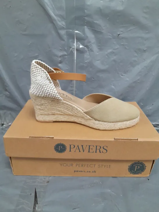 BOX OF PAVERS BEIGE SANDALS SIZE 36