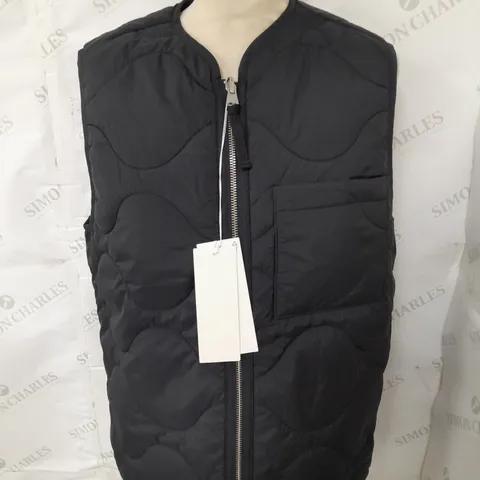 ARKET INSULATING GILET IN BLACK - EUR XS