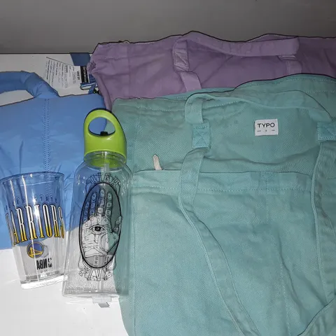 LOT OF 5 ASSORTED ITEMS TO INCLUDE TYPO BAGS AND DRINKS CONTAINERS 