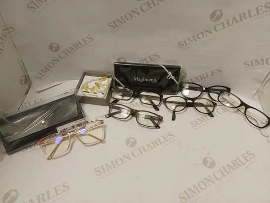 LOT OF APPROXIMATELY 15 ASSORTED GLASSES AND JEWELLERY TO INCLUDE EYESPACE, VIVIENNE WESTWOOD, MARC JACOBS, ETc