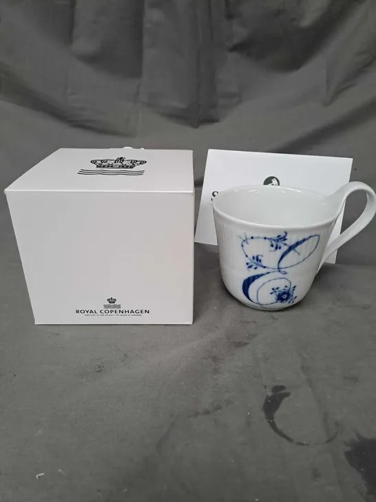 BOXED ROYAL COPENHAGEN BLUE FLUTED ALPHABET E MUG 