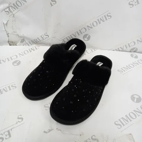 BOXED PAIR OF DUNE BLACK SYNTHETIC STAR HOTFIX SLIPPERS SIZE 4