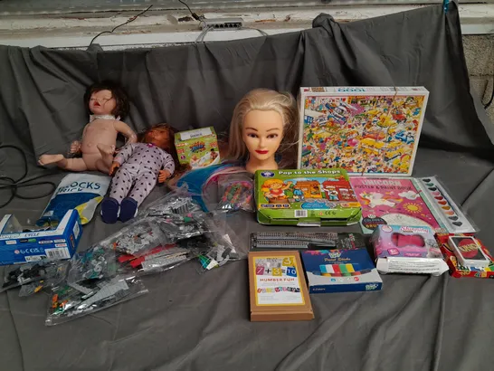 BOX OF APPROX 15 ASSORTED TOYS AND GAMES TO INCLUDE - JIGSAW, HAIR MANEQUIN, AND POP TO THE SHOPS ETC. 