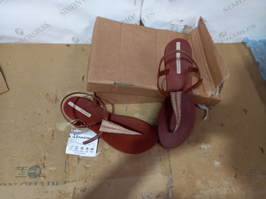 BOXED PAIR OF IPAMEMA SANDALS SIZE 40