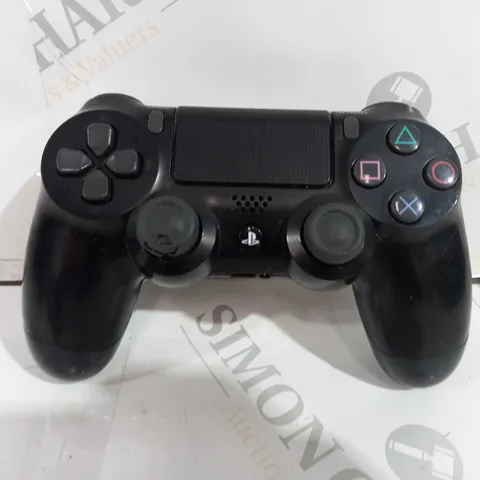 PLAYSTATION 4 CONTROLLER IN BLACK