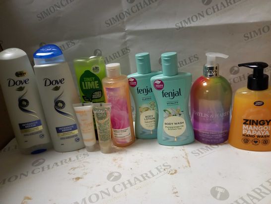 LOT OF APPROX 10 ASSORTED BATH & BODY ITEMS TO INCLUDE ZINGY LIME SHOWER GEL, FENJAL BODY WASH, LUXURY HAND WASH, ETC