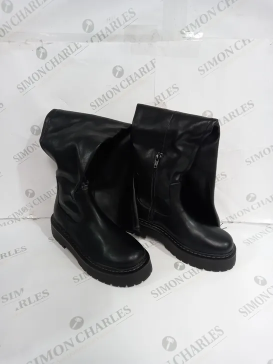 PAIR OF H+M BLACK BOOTS SIZE 7