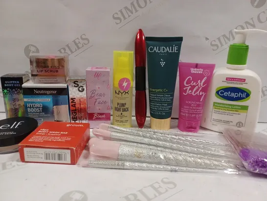 BOX OF APPROX 10 ASSORTED BEAUTY PRODUCTS TO INCLUDE NEUTROGENA HYDRO BOOST GEL CREAM, CAUDALIE INSTANT DETOX MASK, CETAPHIL MOISTURISING LOTION, ETC 