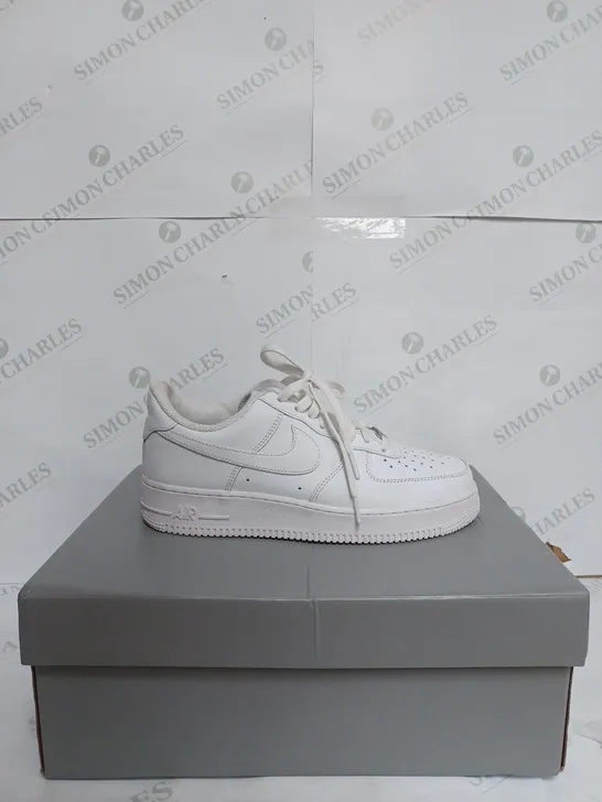 NIKE AIR FORCE 1 IN WHITE - UK 8